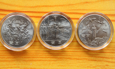 建國(guó)三十五周年紀(jì)念幣 承載歷史的金屬藝術(shù)珍品